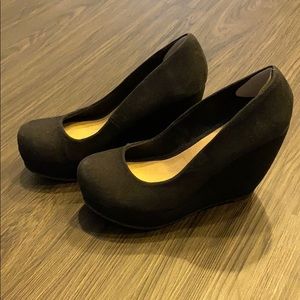 ALDO Black Wedge (Size 7)